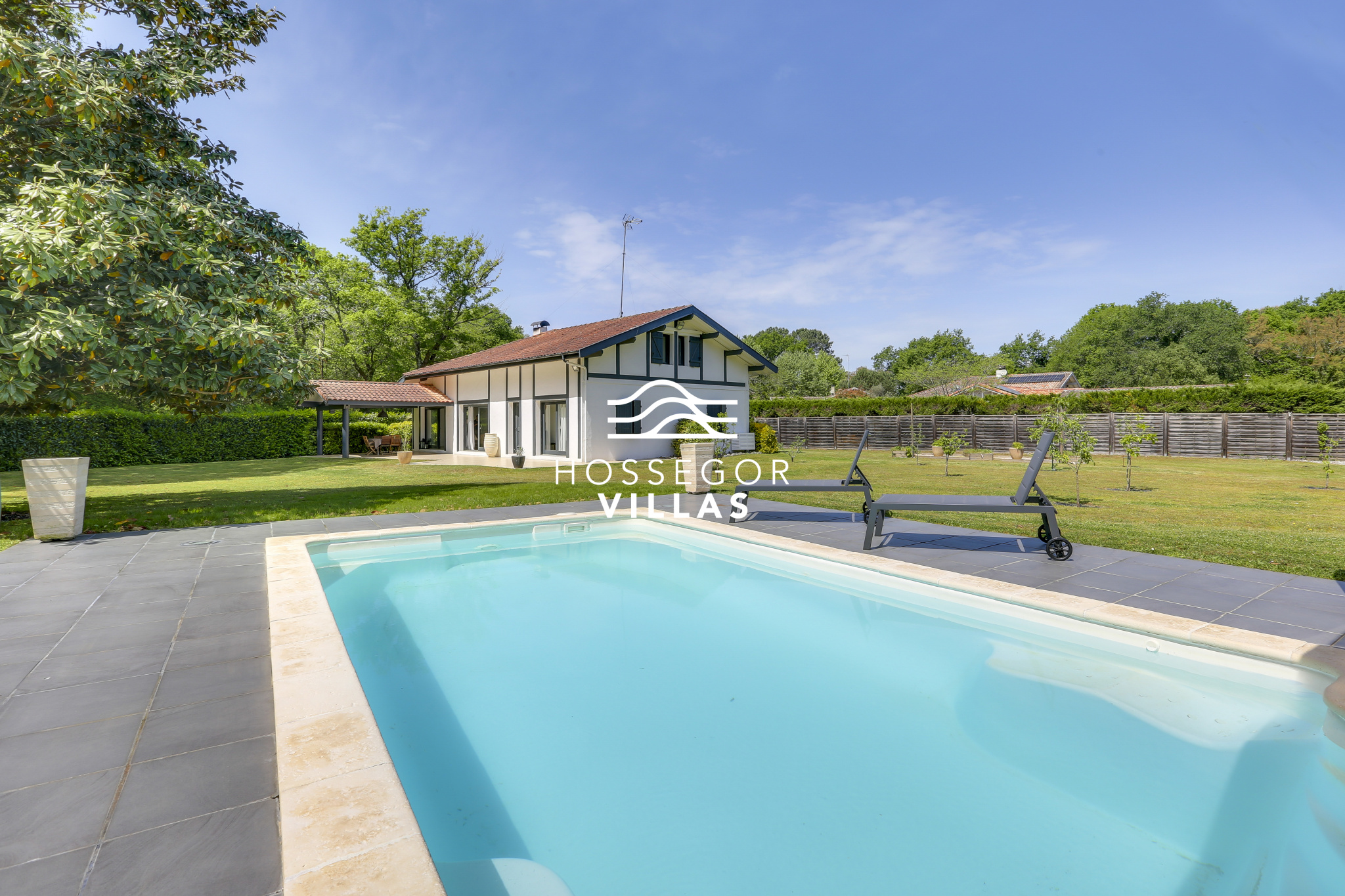 Maison 228m² — Tosse